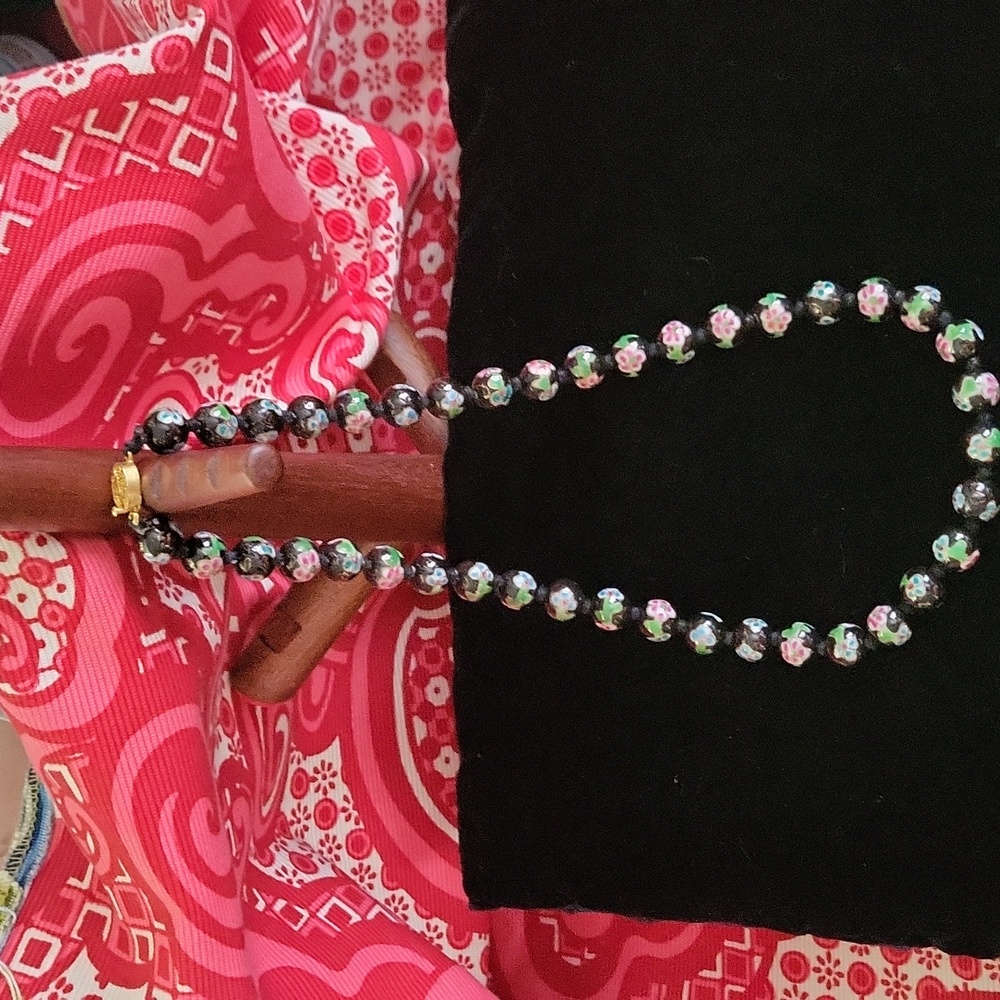 Vintage Glass Bead necklace with Painted Flowers